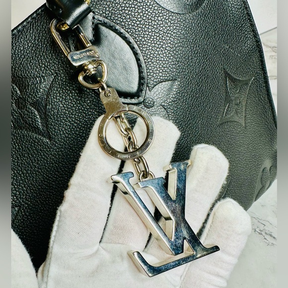 EUC Louis Vuitton Palladium Plated LV Initials Key Holder/Bag Charm - Picture 13 of 17